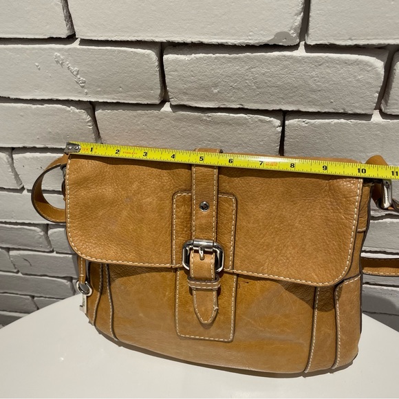 Fossil Tan Leather Crossbody Shoulder Bag with Key - Picture 13 of 16